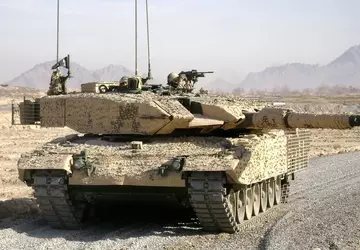 Kanada przeniesie 15 czołgów Leopard 2A4M ...