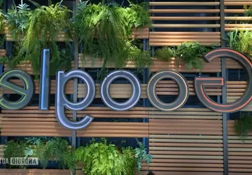 Zdjęcia Google pozwalają naprawić lustrzane selfie ...