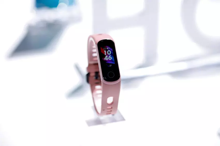 Honor Band 5i: bransoletka fitness z ładowaniem w pasku, ale bez NFC i wyświetlaczem TFT za 22 USD