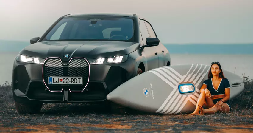 BMW i Sipaboards stworzyli elektryczną deskę SUP w stylu Neue Klasse