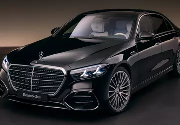 Więcej wyświetlaczy i większa osłona: Mercedes-Benz ...