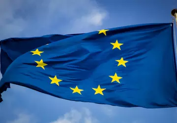 UE zatwierdza przepisy regulujące technologie sztucznej ...