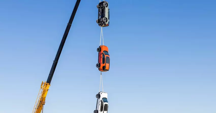 Honda zawiesiła trzy modele Passport TrailSport na dźwigu, aby udowodnić ich wytrzymałość