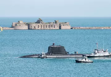 Francuska marynarka wojenna otrzymała atomowy okręt ...