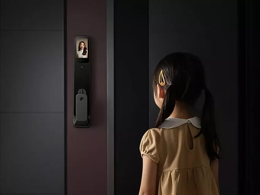 Xiaomi zaprezentowało Smart Door Lock 2 Pro z funkcją skanowania twarzy 3D i dużym wbudowanym ekranem