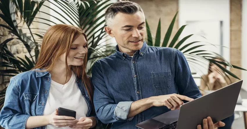 Zwalnianie personelu technicznego staje się standardową praktyką