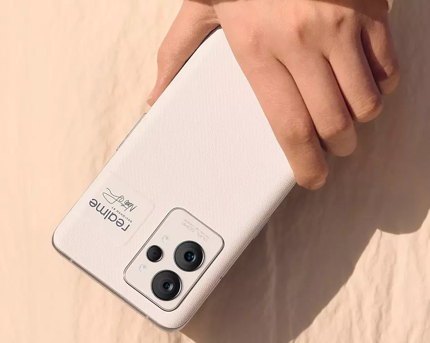 Realme GT 2 Pro pojawia się na oficjalnych obrazach z projektem takim jak Realme GT 2 Neo