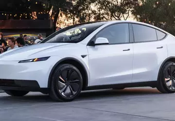 Bez panoramicznego dachu i z materiałowymi ...