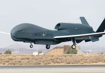 Amerykański dron strategiczny RQ-4B Global Hawk ...