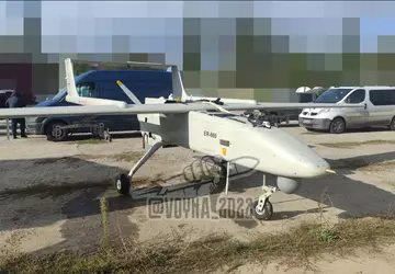 Irański dron Mohajer-6 z bombami Ghaem-5 ...