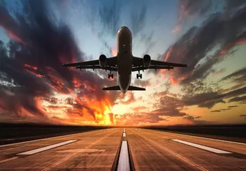 Duże linie lotnicze odwołują loty do ...