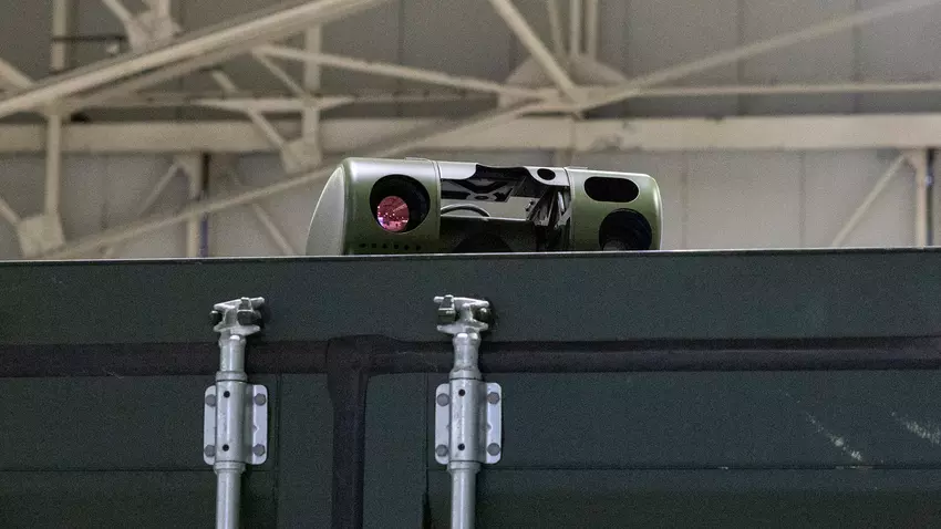 Stacja optyczna kompleksu Gravehawk. Ilustracja: Forces News