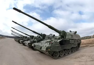 Niemcy chcą kupić do 28 Panzerhaubitze ...