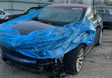 Redaktor CNBC sprzedał swoją Teslę Model ...