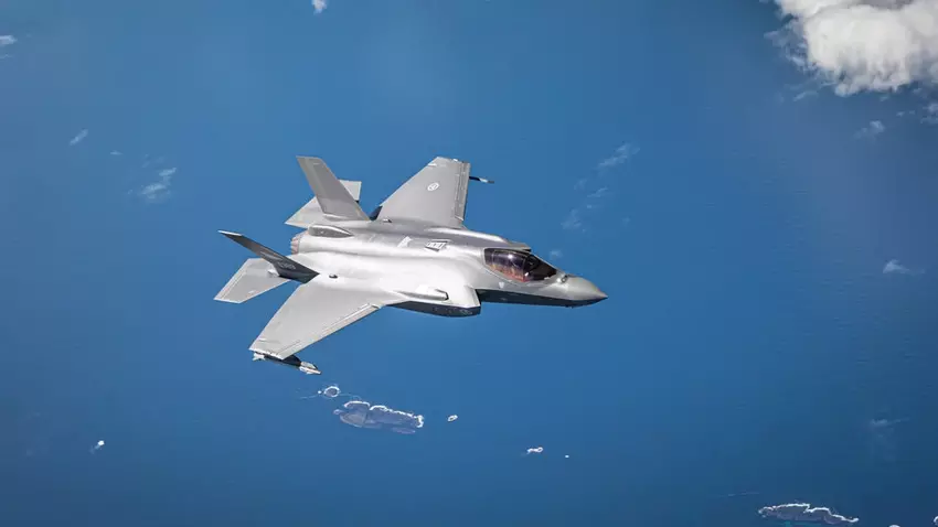 Lockheed Martin kończy montaż pierwszego belgijskiego myśliwca F-35 Lightning II, ale Belgia odmawia przyjęcia samolotu z powodu problemów z oprogramowaniem TR-3.