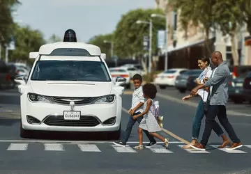 Bezzałogowe taksówki Waymo zawitają do Los ...