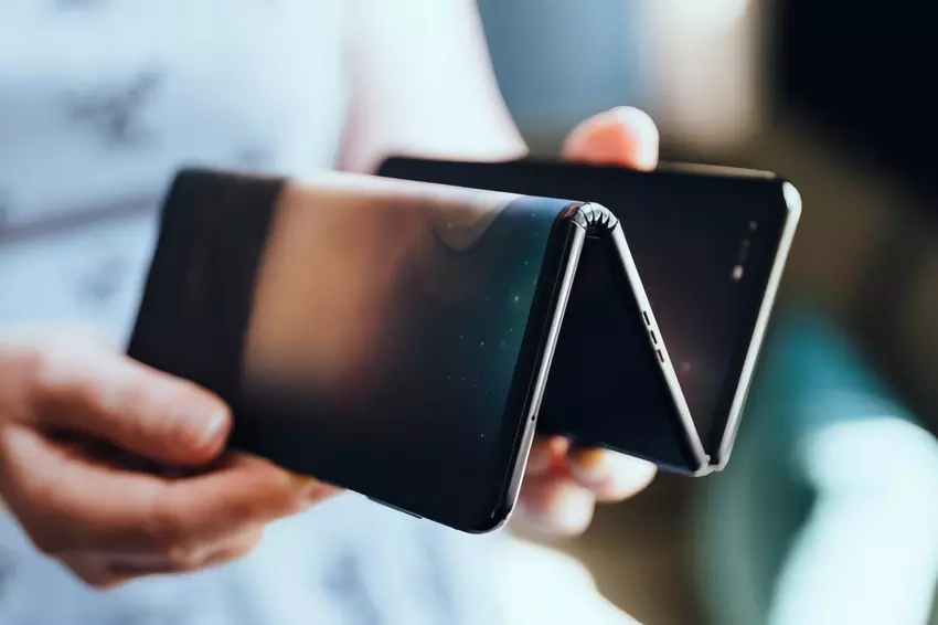 Informator ujawnił, kiedy smartfon Huawei, który będzie potrójnie składany, może zostać wydany