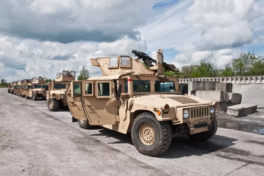 Siły zbrojne Ukrainy otrzymują ponad 2 tys. pojazdów opancerzonych HMMWV