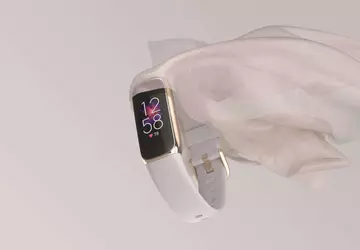 Dla luksusowego treningu: FitBit fitness tracker ...