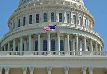 Amerykańscy senatorowie wprowadzają ustawę przeciwko deepfake ...