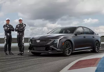 Cadillac CT5-V Blackwing F1: 685 KM ...