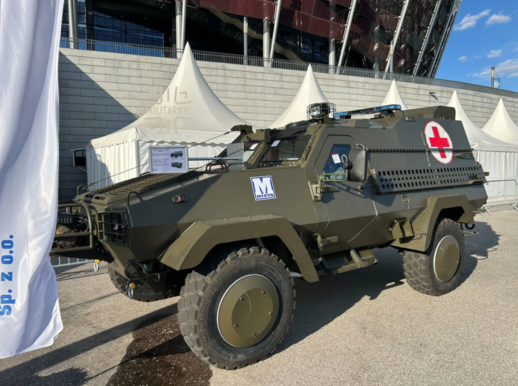Polska firma zaprezentowała medyczny pojazd opancerzony ...
