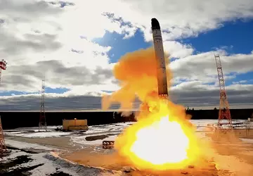 W Rosji pokazali pocisk nuklearny „Sarmat”, ...