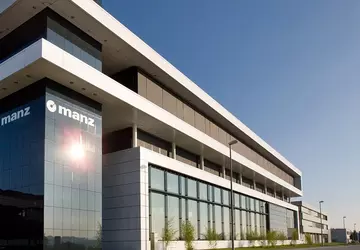 Tesla ratuje niemiecką firmę inżynieryjną Manz ...