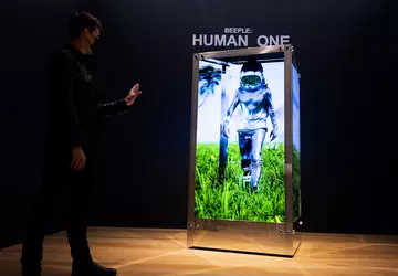 Artysta NFT Beeple sprzedany na aukcji ...