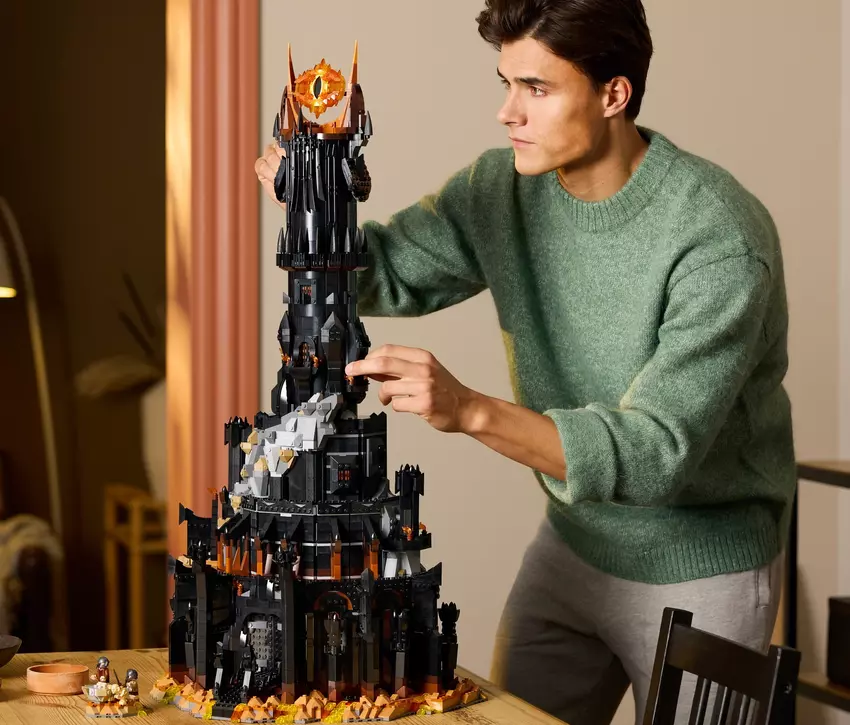 Cena 459 USD i 5,471 elementów: LEGO i Warner Bros. ogłosiły zestaw Władca Pierścieni: Barad-Dûr