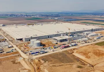 BMW zakończyła budowę centralnej części fabryki ...