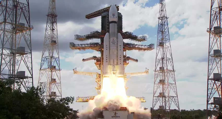 Indie wystrzeliły rakietę GSLV Mk III na Księżyc ze statkiem kosmicznym Chandrayaan-3 i łazikiem Pragyan, który wyląduje pod koniec sierpnia.