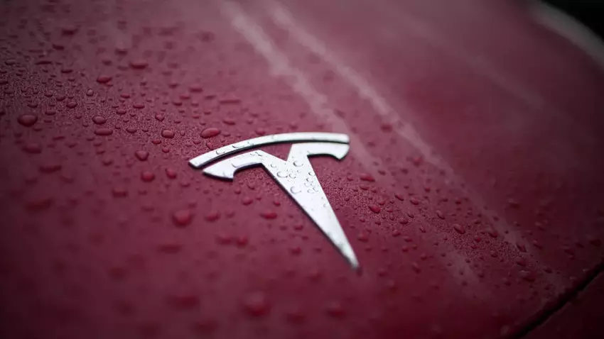 Tesla na poboczu: zysk spadł o 71%, Musk obiecał “wrócić do pracy”