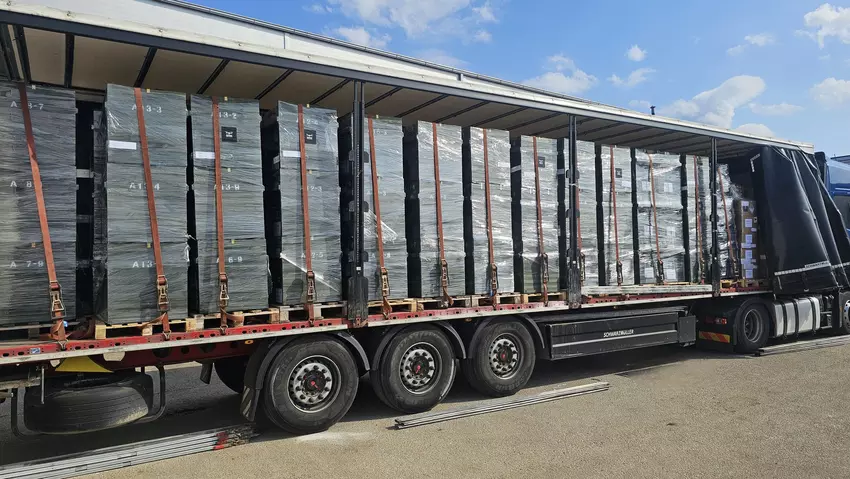 Ciężarówka z dronami dla Ukrainy