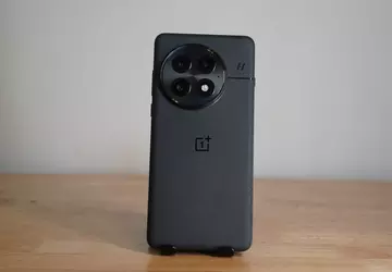 OnePlus 14 może otrzymać płaski wyświetlacz ...