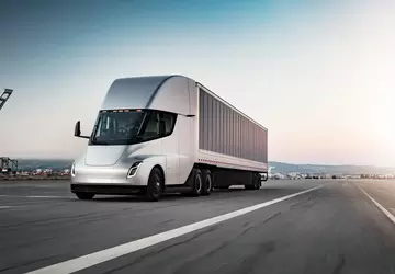 Dostawy głównych ciągników Tesla Semi o ...