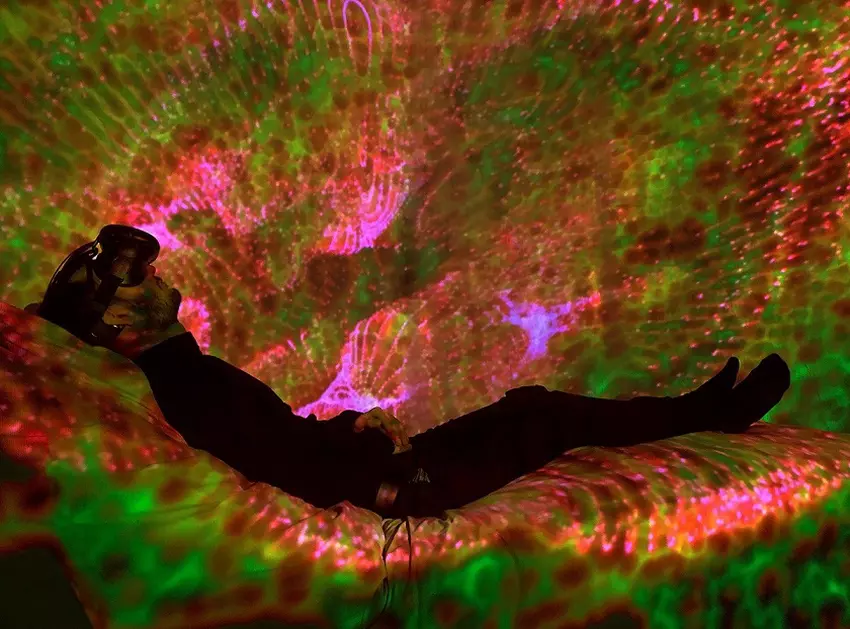 VR-device Inter Sen zwalcza bezsenność przy użyciu neuronowego kalejdoskopa