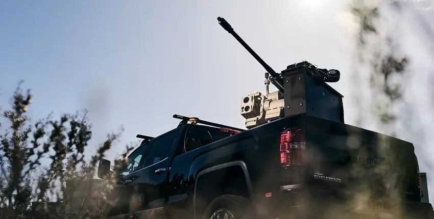 Electro Optic Systems, australijska firma, przekaże Ukrainie systemy antydronowe Slinger z 30 mm armatami Bushmaster M230LF i karabinami maszynowymi FN MAG.