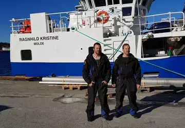 Rosyjski niszczyciel otwiera ogień ostrzegawczy do ...