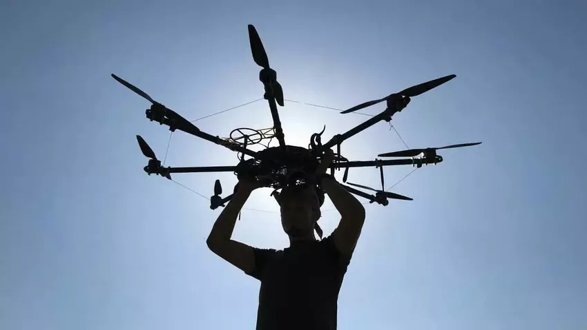 Siły Zbrojne Ukrainy przy pomocy ukraińskiego UAV R18 zniszczyły rosyjski czołg (wideo)