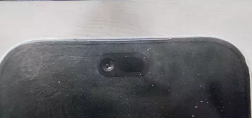 Górna część iPhone 18 Pro ze zmniejszonym Dynamic Island