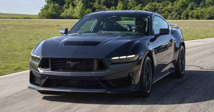 Benzynowy Ford Mustang znów wyprzedził elektryczny Mach-E pod względem sprzedaży w USA