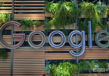 Google Discover będzie w stanie przekazywać ...