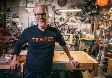 Gwiazda programu MythBusters, Adam Savage, wypróbował ...