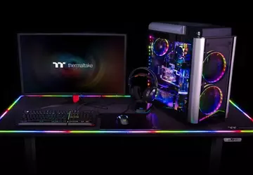 Półtorarometrowa podkładka pod mysz: Thermaltake wypuścił ...