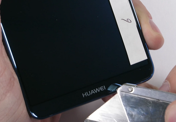 JerryRigEverything szydził z Huawei P20 Pro, ...