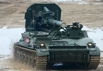 Ukraiński dron niszczy granatem rosyjski samobieżny ...