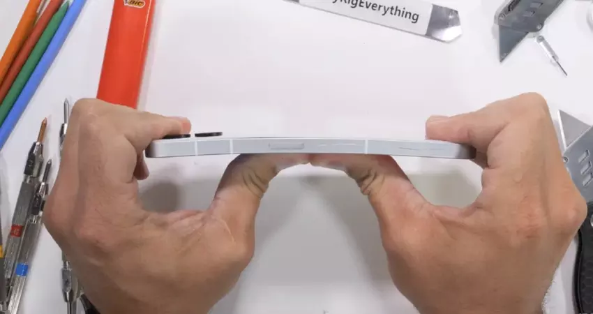 Telefon Nothing Phone (2) został poddany ekstremalnej próbie wytrzymałości zaraz po oficjalnej premierze