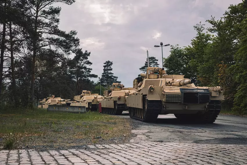 USA pokazuje czołgi Abrams M1A1 do szkolenia ukraińskich załóg