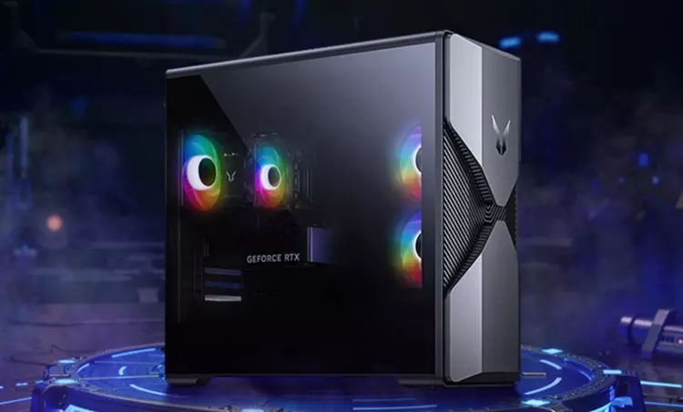 Lenovo prezentuje Bellator Blade 7000 z ...